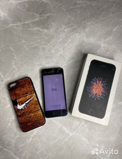 iPhone SE, 32 ГБ