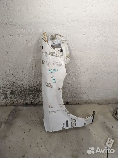 Крылья Toyota Corolla AE 91 перед