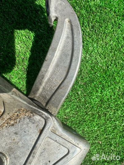 Педаль стояночного тормоза Mercedes C W203 2002