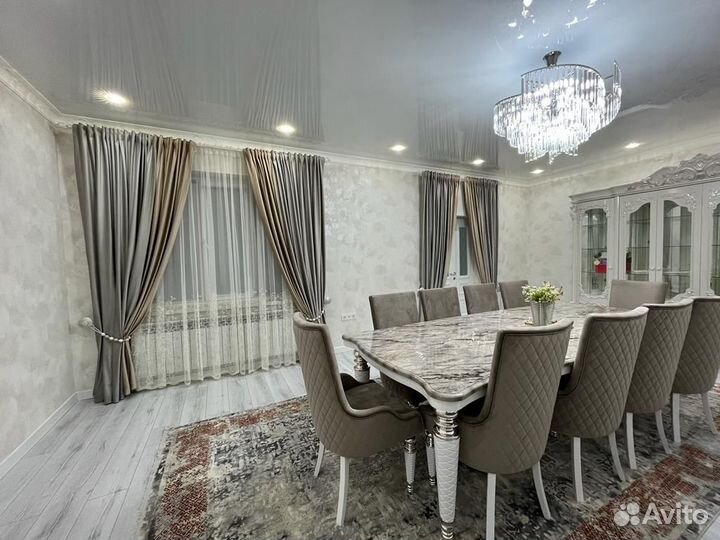 Стол и стулья комплект