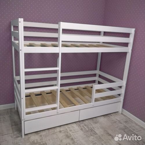 Кровать из натурального дерева двухъярусная 