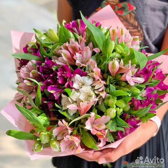 Букет альстромерии
