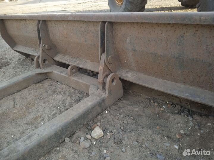 Отвал на трактор