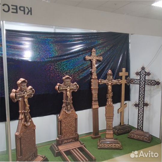 Крест могильный каменный с подставкой