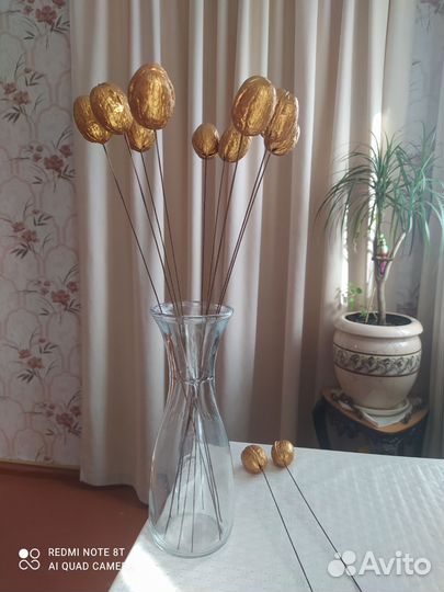 Веточка с орехом