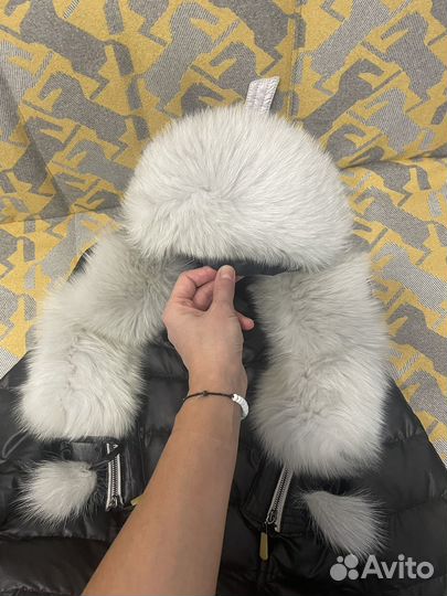 Пуховик с песцом