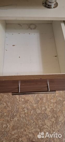 Маникюрный стол