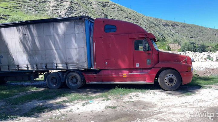 Freightliner Century Class с полуприцепом, 1999