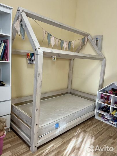 Кровать домик с матрасом