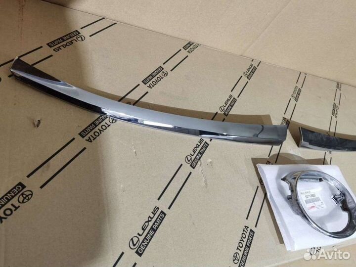 Хром решетки радиатора Toyota Camry 55