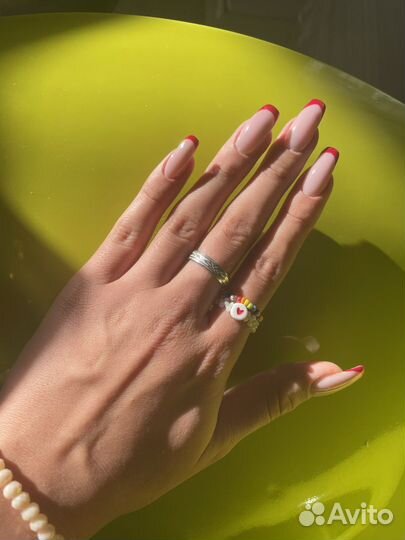 Требуется модель на маникюр