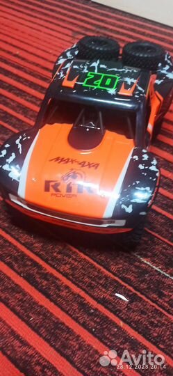 Машина на радиоуправлении джип