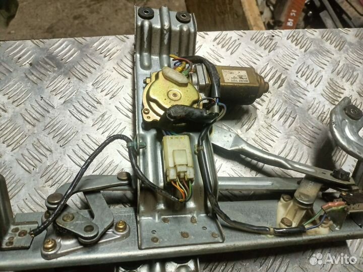 Моторчик стеклоочистителя задний Nissan Terrano 21