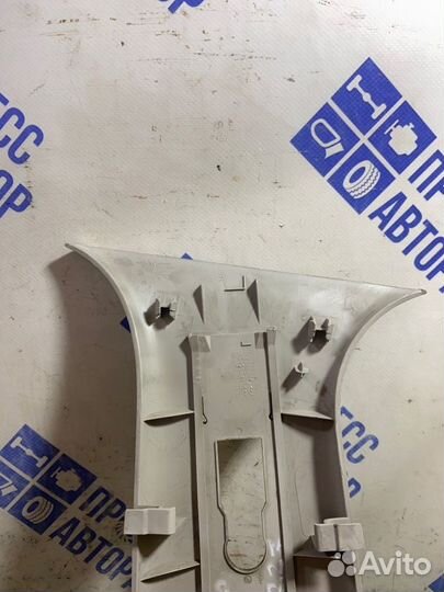 Обшивка стойки правая Renault Fluence седан 1.6