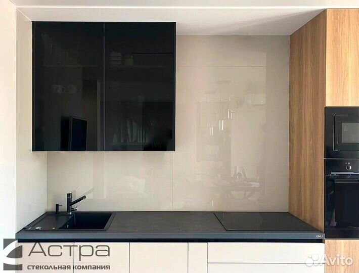 Скинали стеклянный фартук на кухню