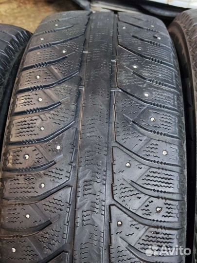 Bridgestone Ice Cruiser 7000 215/60 R17 100T