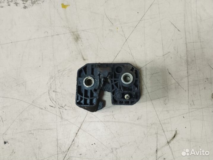 Замок двери передний правый vоlvo 760 вольво 760