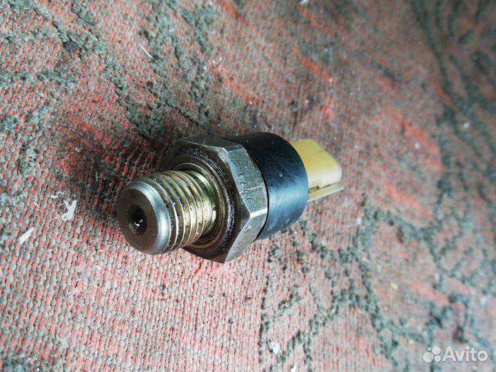 Датчик давления масла Рено Меган 2