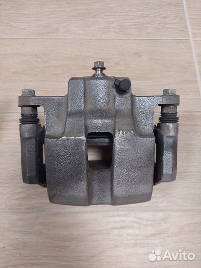 KIA Soul 3 суппорта передние с дисками 20 год