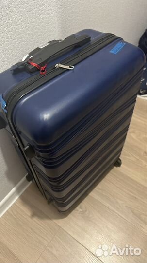 Чемодан на колесах размер m