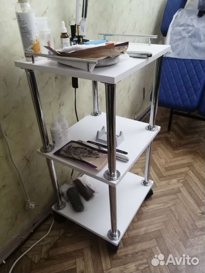 Столик на колесиках