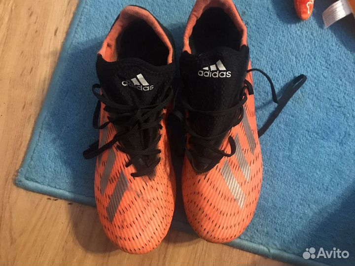 Футбольные бутсы adidas
