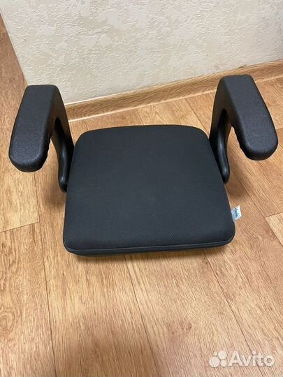 Clek ozzi бустер isofix