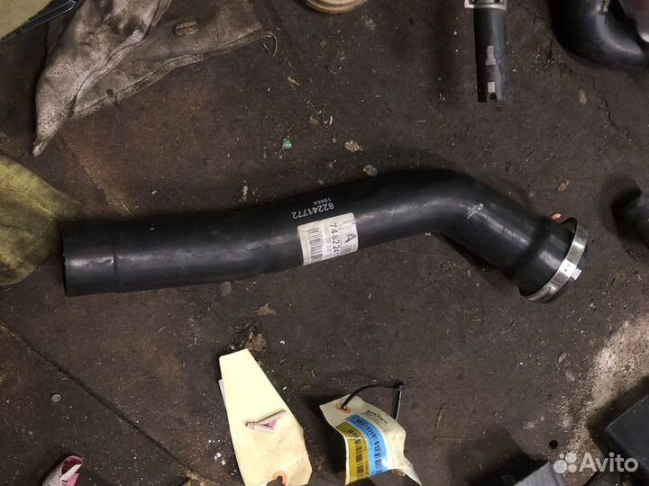 Патрубок охлаждения Renault.7482241772