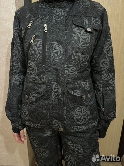 Сноубордический костюм