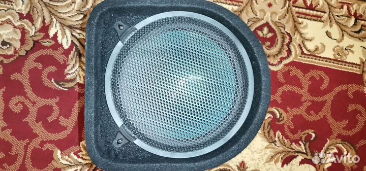 Активный сабвуфер в авто