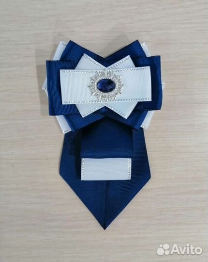 Галстук - брошь