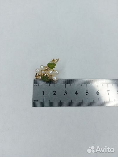 Серьги с натуральным жемчугом и нефритом