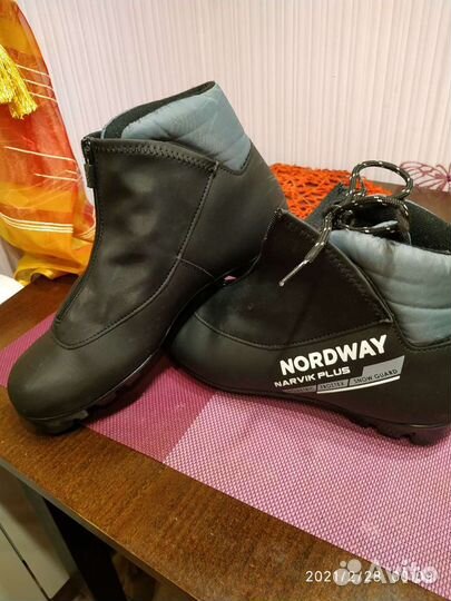 Лыжные ботинки