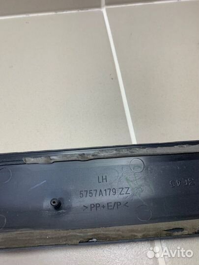 Молдинг двери задний левый Mitsubishi Pajero Sport