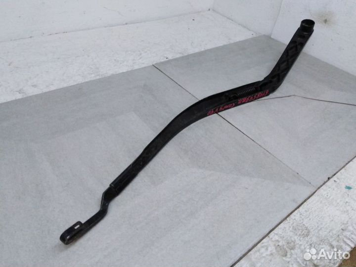 Поводок стеклоочистителя передний