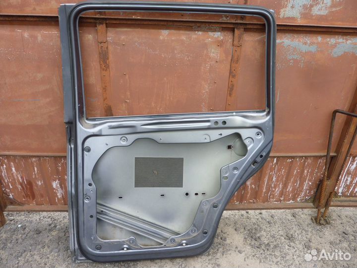 Дверь задняя правая VW Volkswagen Touran
