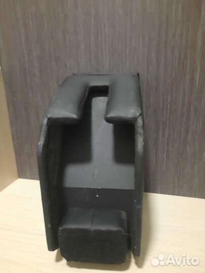 Подлокотник в авто