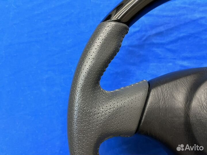 Спортивный руль с черной косточкой Toyota Altezza