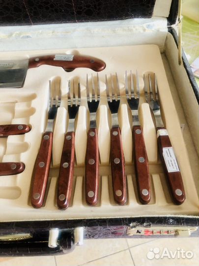 Набор ножей вилок в кейсе