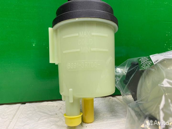 Оригинальный бачок гидроусилителя Ford Mondeo SMax