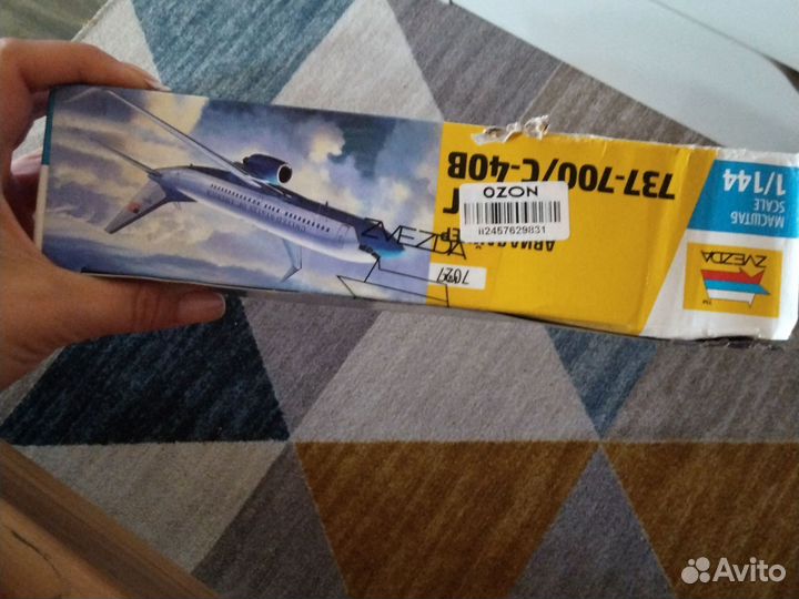 Сборная модель самолета боинг 737-700/с-40в