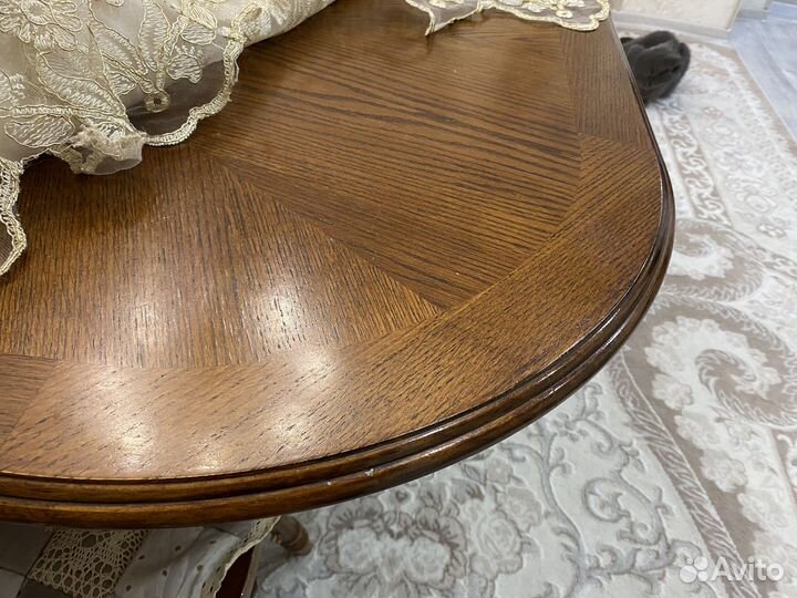 Стол и стулья