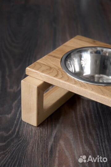 Подставка с мисками для собаки