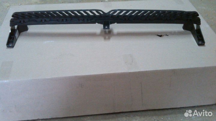 Новое, оригинал. направляющая переднего бампера