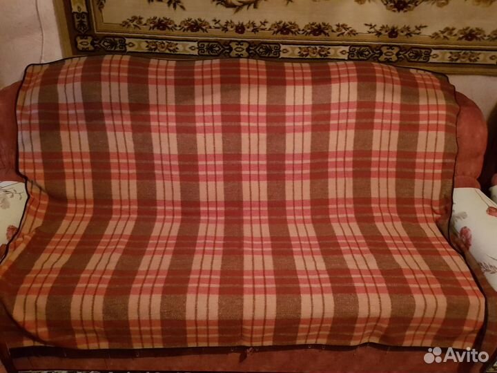 Покрывала и накидки на диван, кресла и кровать