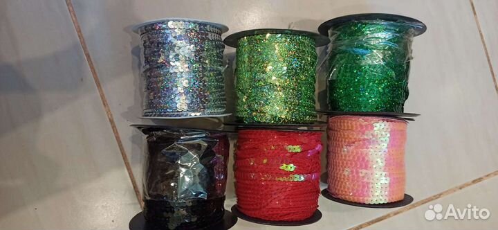 Пайетки на нитке