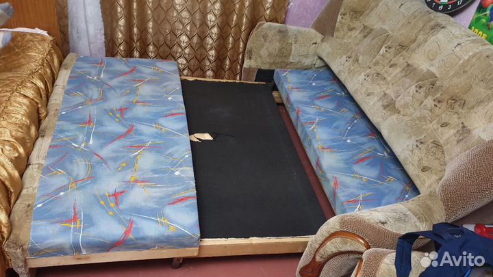 Кресло два и диван,всё раздвижные