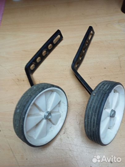 Боковые вспомогательные колеса для велосипеда