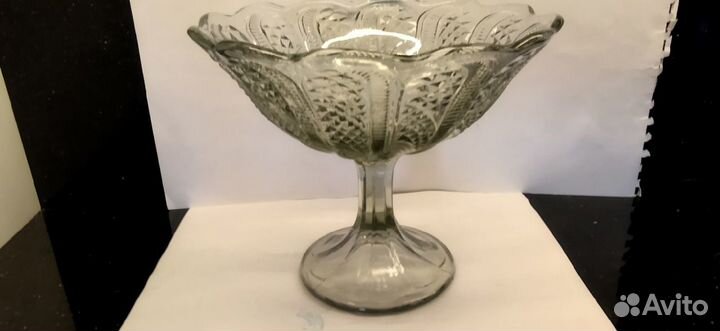 Ваза. фруктовница.на ножке.цветное стекло СССР