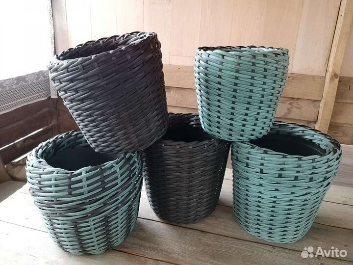 Кашпо из искусственного ротанга
